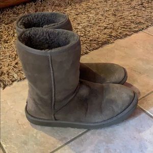 grey ugg boots